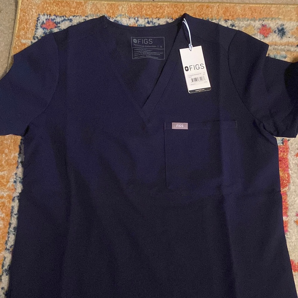 NWT Catarina One Pocket FIGS Scrub Top Navy Blue
